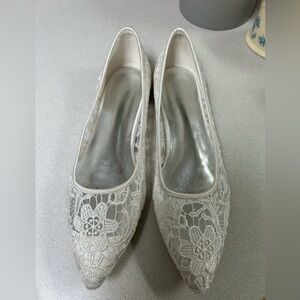 Elegant White Lace Women's Shoes